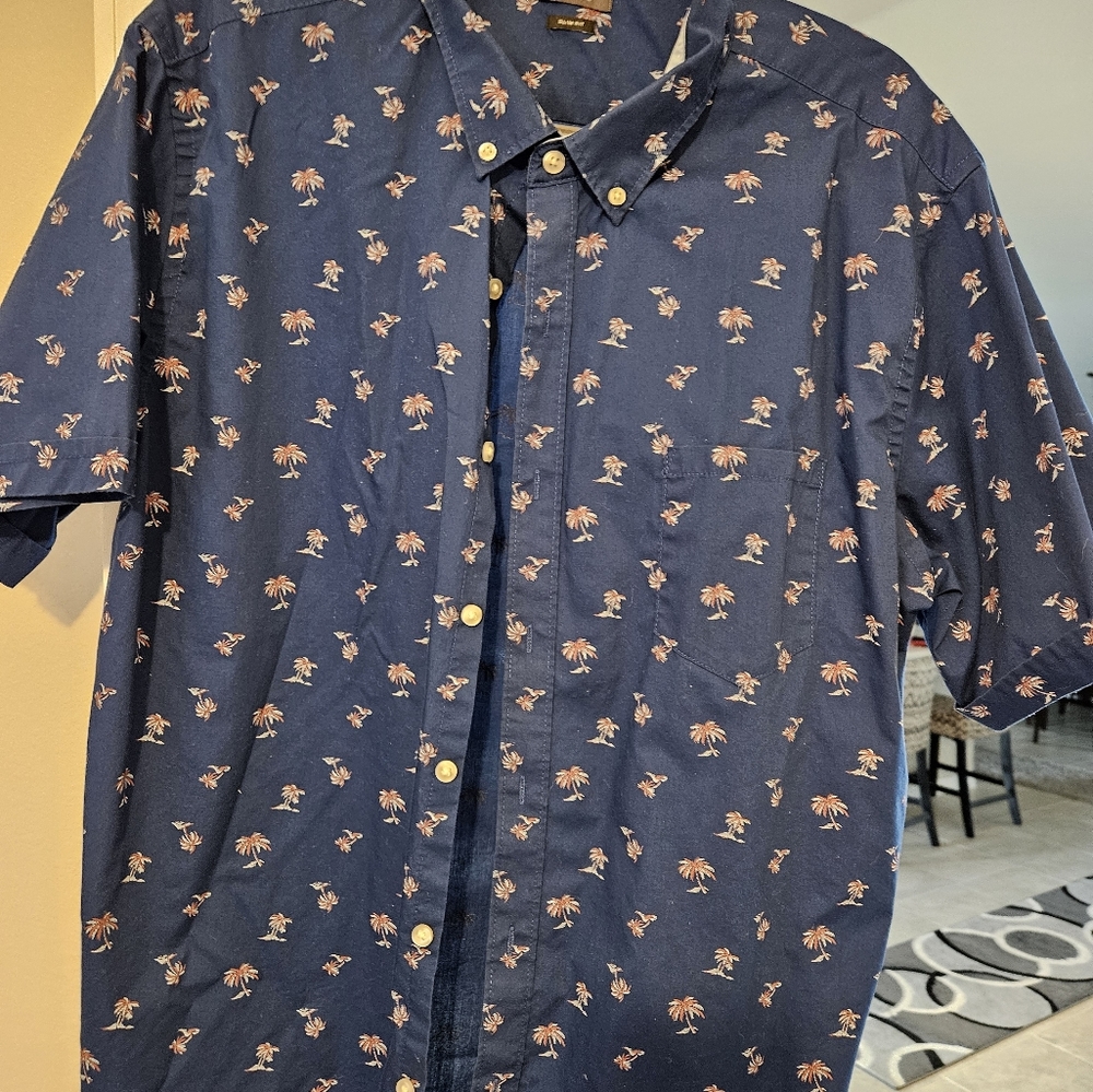VanHeusen Never Tuck Slim Fit, Size XXL